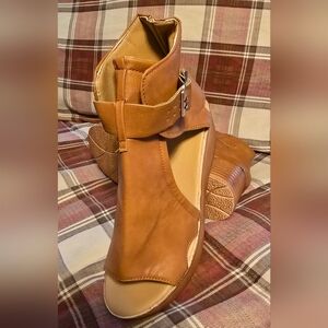 Women's Tan Open-Toe Sandals